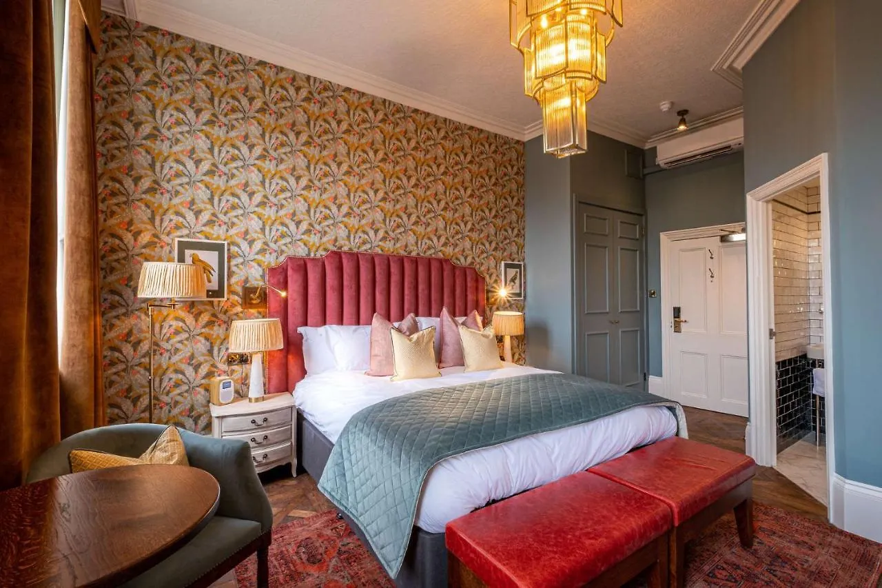 Where to Stay Near Kew Gardens: 8 Family Hotels Reviewed