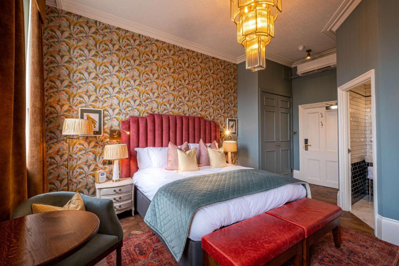 Where to Stay Near Kew Gardens: 8 Family Hotels Reviewed